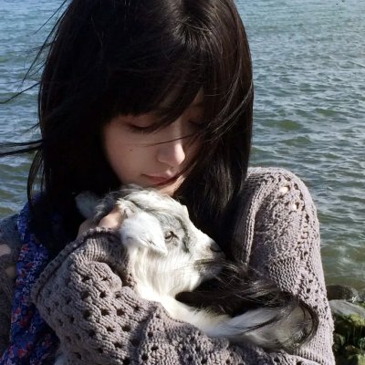 新生代小生被曝被拍到同回酒店，连日来豪宅门口画面流出